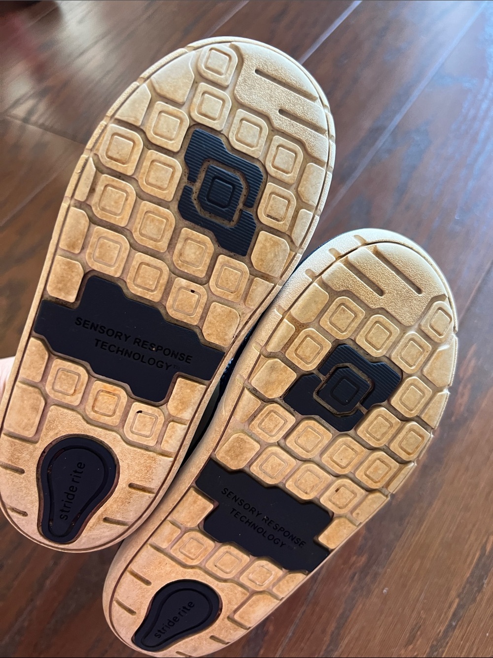 Stride Rite London Sneakers for Boys - Picture 10 of 10